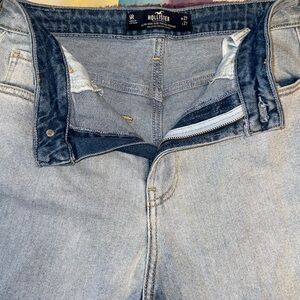 Ultra High-Rise Vintage Straight (Hollister Vintage Stretch) L27 W27